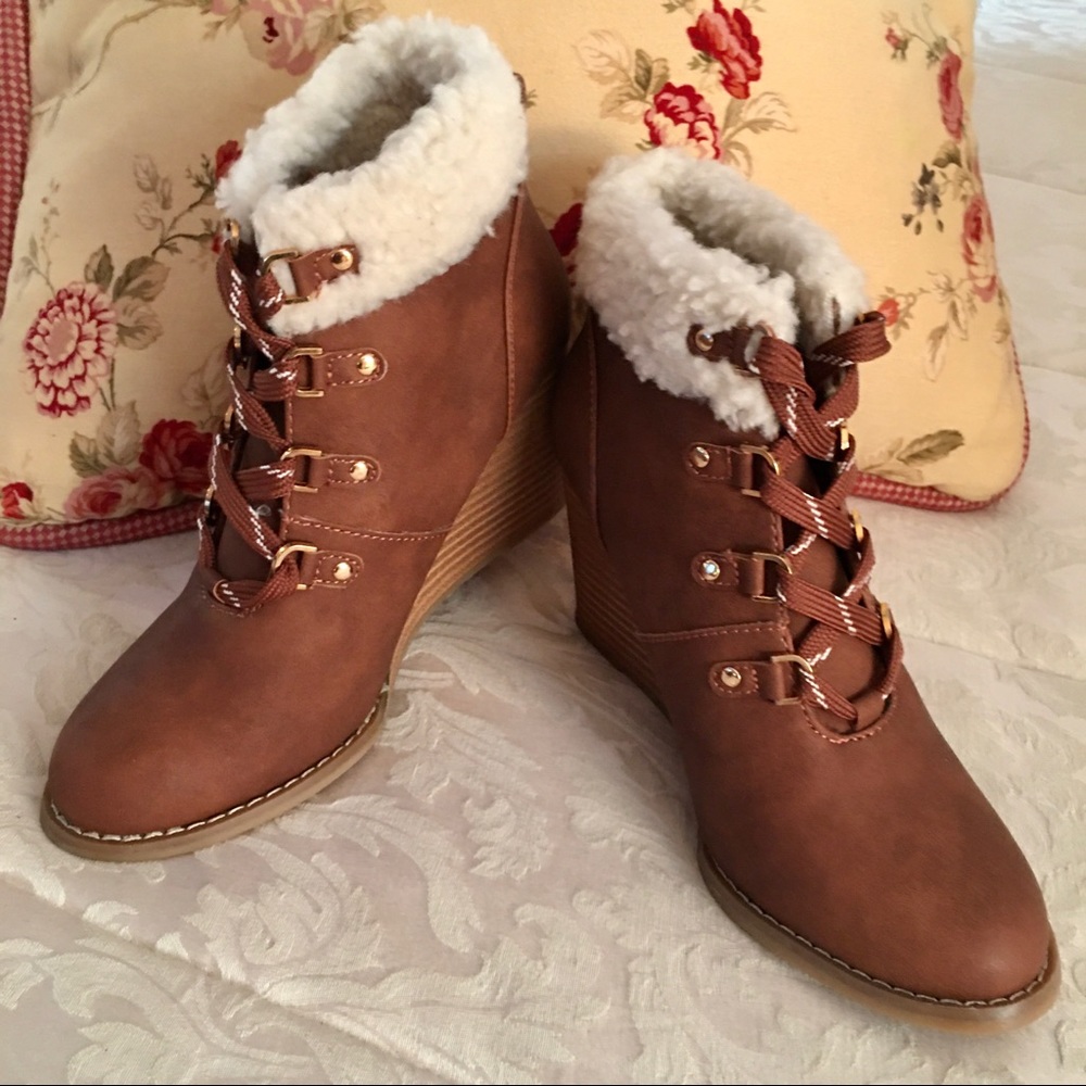 Nautica NEW!!! Awesome!!! GALVA Wedge Boots - Picture 3 of 11